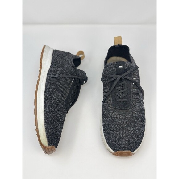 Athletic_Shoes